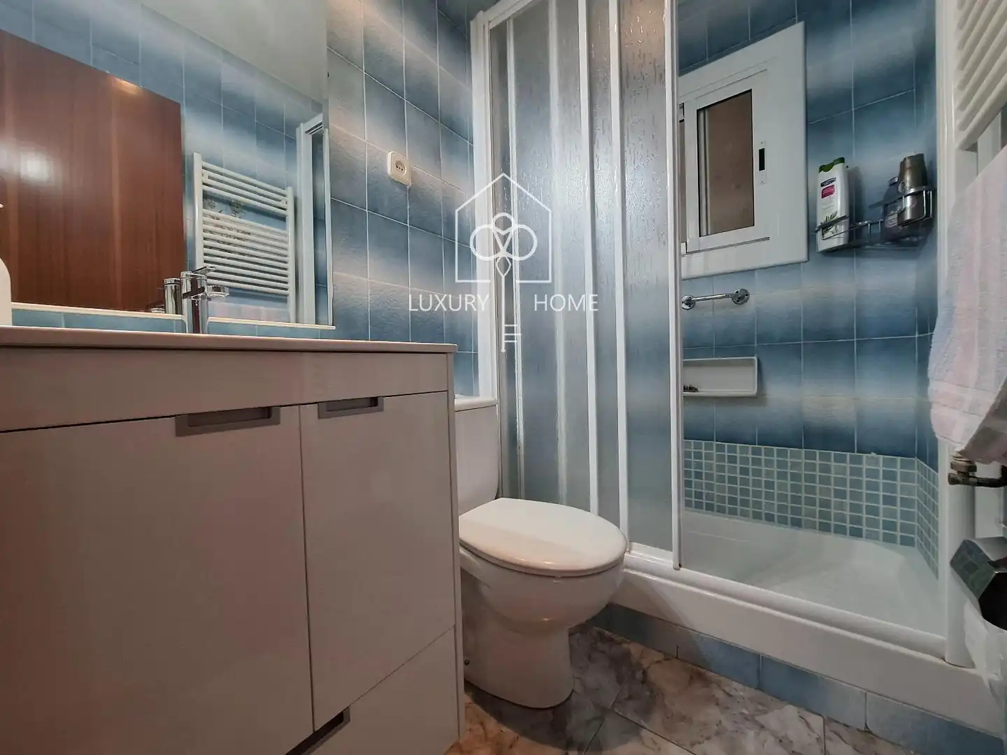 Bathroom of Flat for sale in Viladecans  with Air Conditioner, Heating and Oven