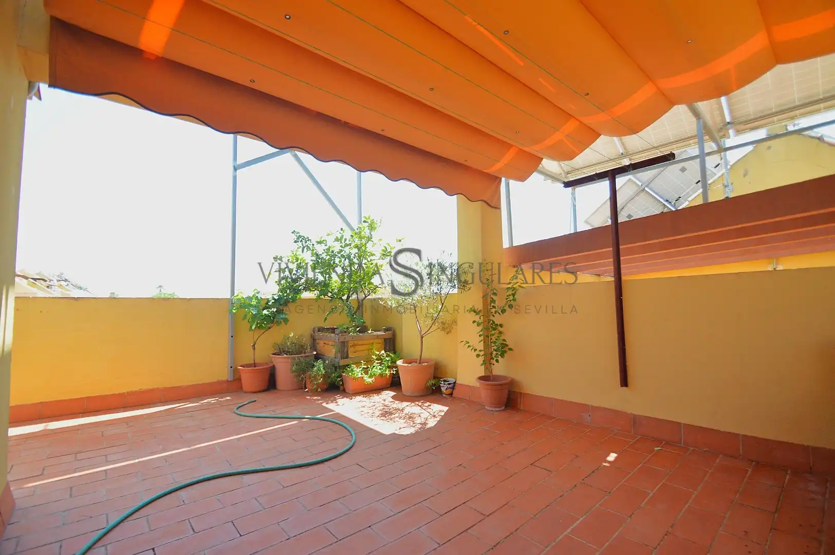 Terrassa de Casa adosada en venda en Alcalá de Guadaira amb Aire condicionat, Jardí privat i Terrassa
