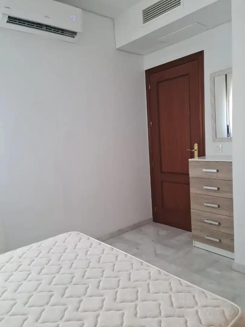 Dormitori de Apartament de lloguer en Écija amb Aire condicionat, Calefacció i Moblat