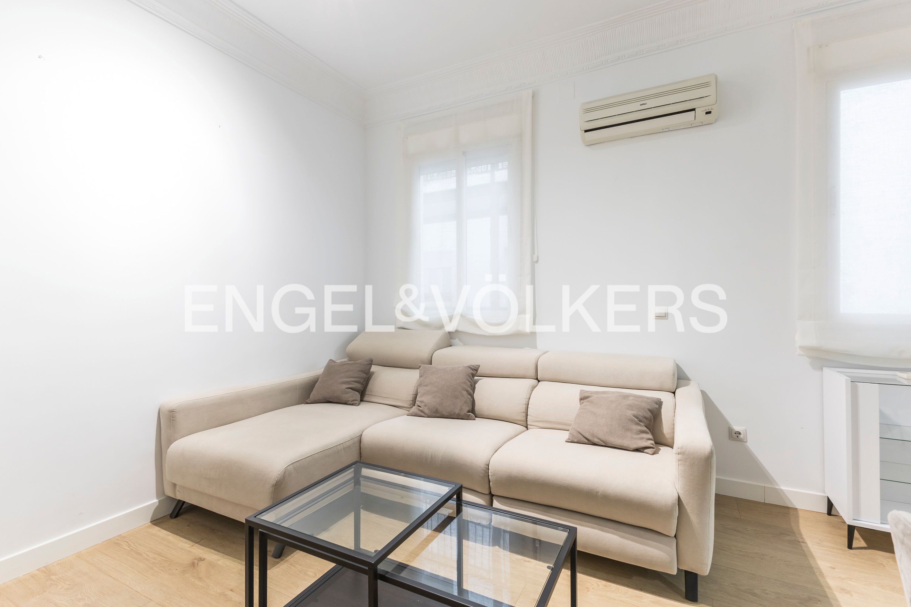 Living room of Apartment for sale in  Madrid Capital  with Air Conditioner, Heating and Furnished