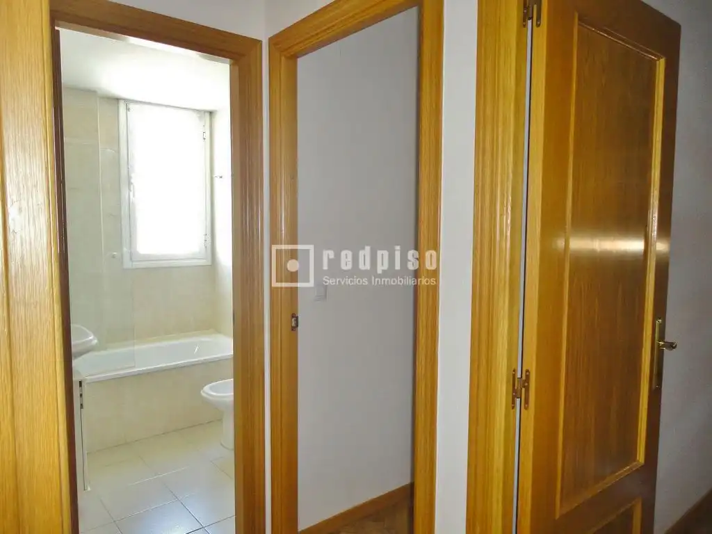 Bedroom of Flat for rent in Madrid  with Air Conditioner, Heating and Private garden