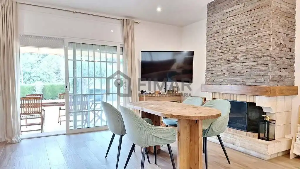 Sala de estar de Casa o chalet en venta en Vilassar de Dalt con Aire acondicionado, Calefacción y Jardín privado