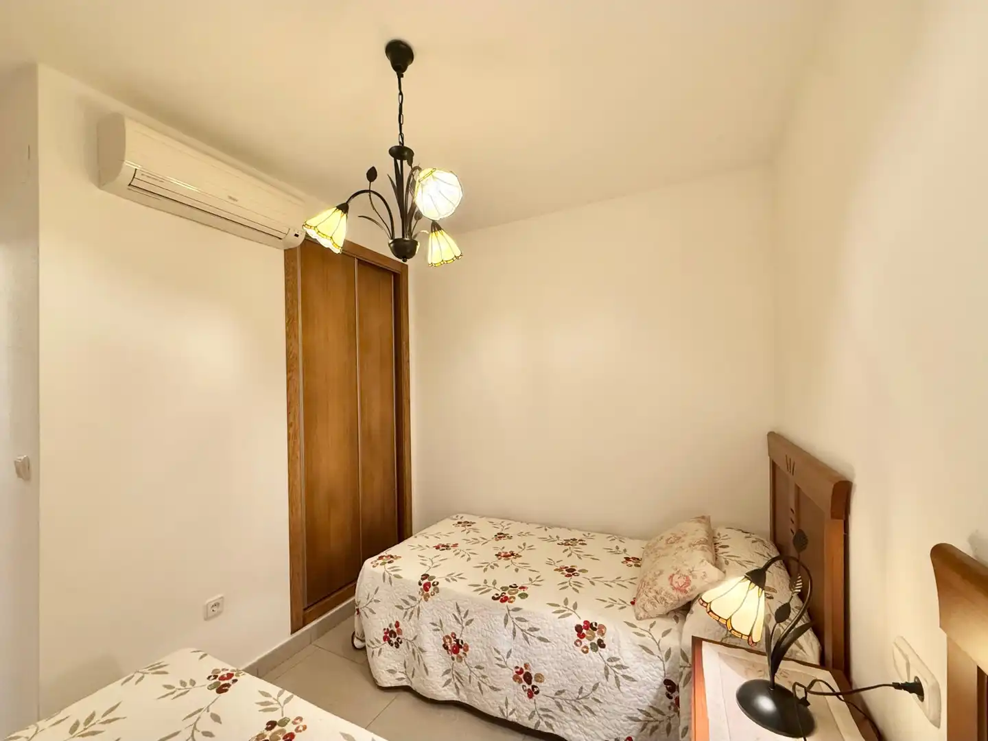 Habitación de Casa adosada de alquiler en Pilar de la Horadada con Aire acondicionado, Calefacción y Jardín privado