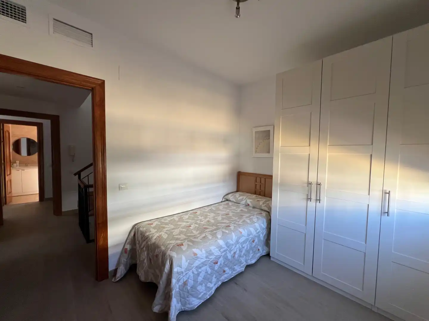 Dormitori de Casa adosada en venda en Espartinas amb Aire condicionat, Calefacció i Jardí privat