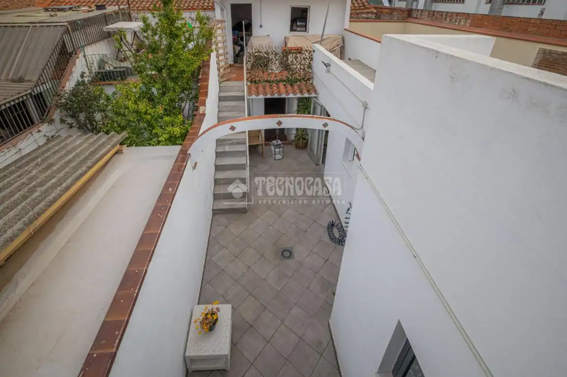 Casa adosada en venda a Hostafrancs