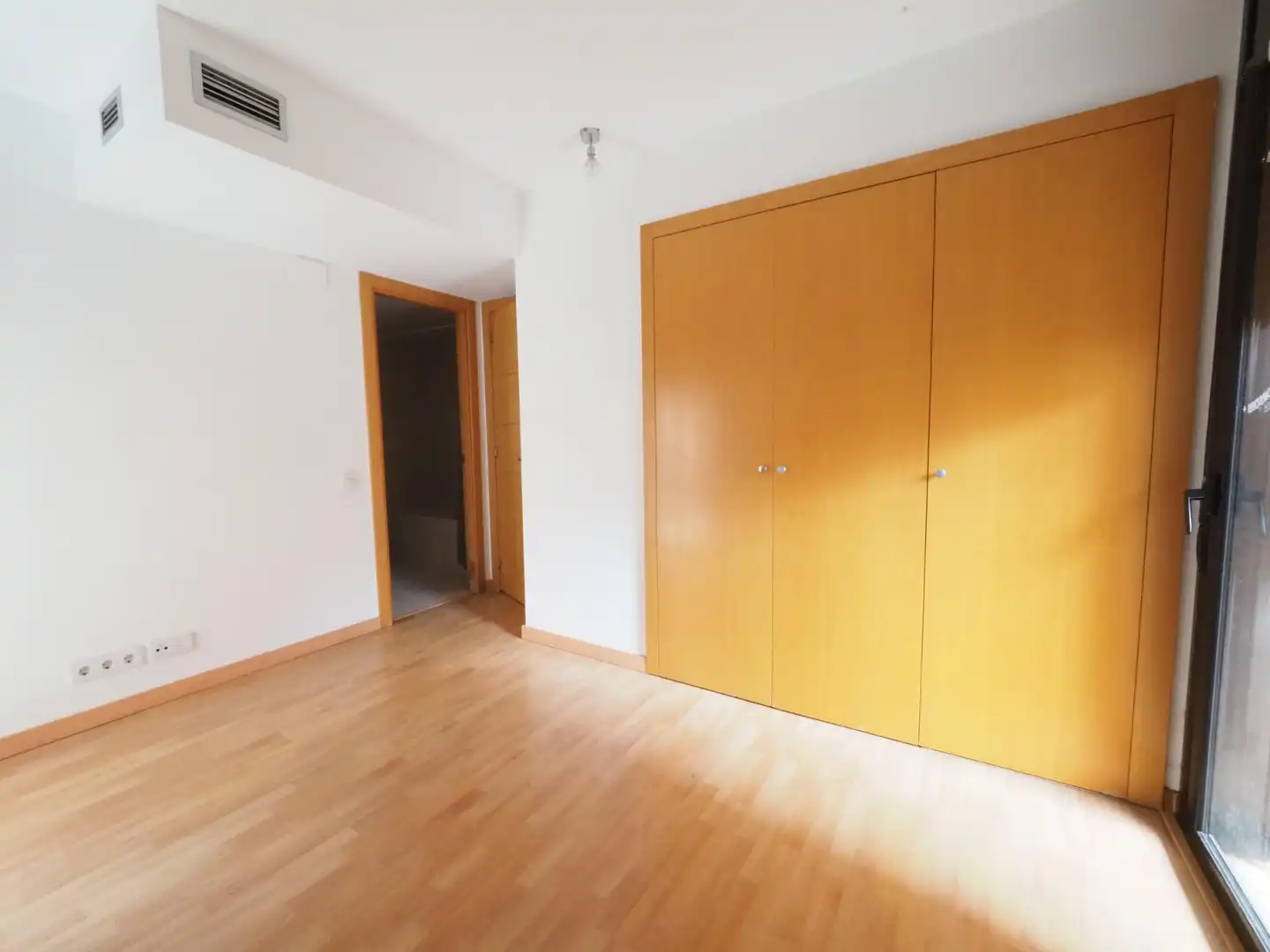 Dormitori de Pis en venda en Barcelona amb Parquet, Terrassa i Piscina comunitària