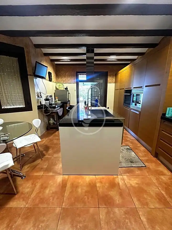 Cuina de Casa o xalet en venda en Linares amb Aire condicionat, Calefacció i Jardí privat