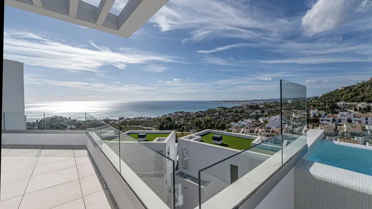 Terrasse von Einfamilien-Reihenhaus zum Verkauf in Benalmádena mit Klimaanlage, Terrasse und Abstellraum