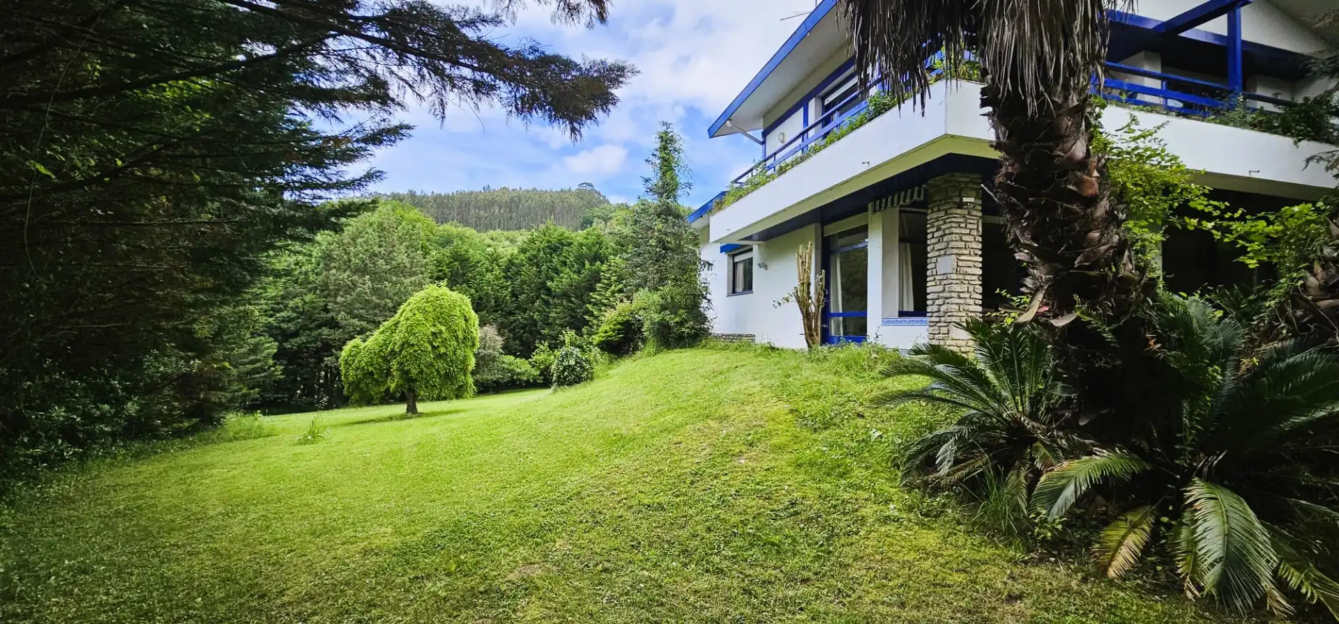 Vista exterior de Casa o xalet en venda en Plentzia amb Calefacció, Jardí privat i Parquet