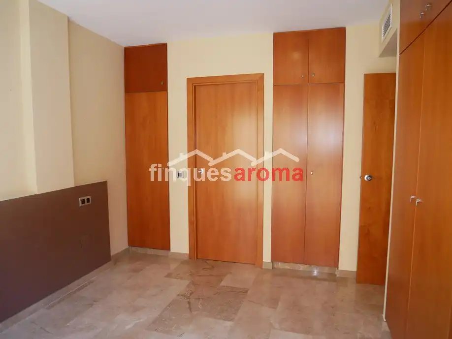 Maisonette zum Verkauf in Tarragona mit Klimaanlage, Heizung und Ofen