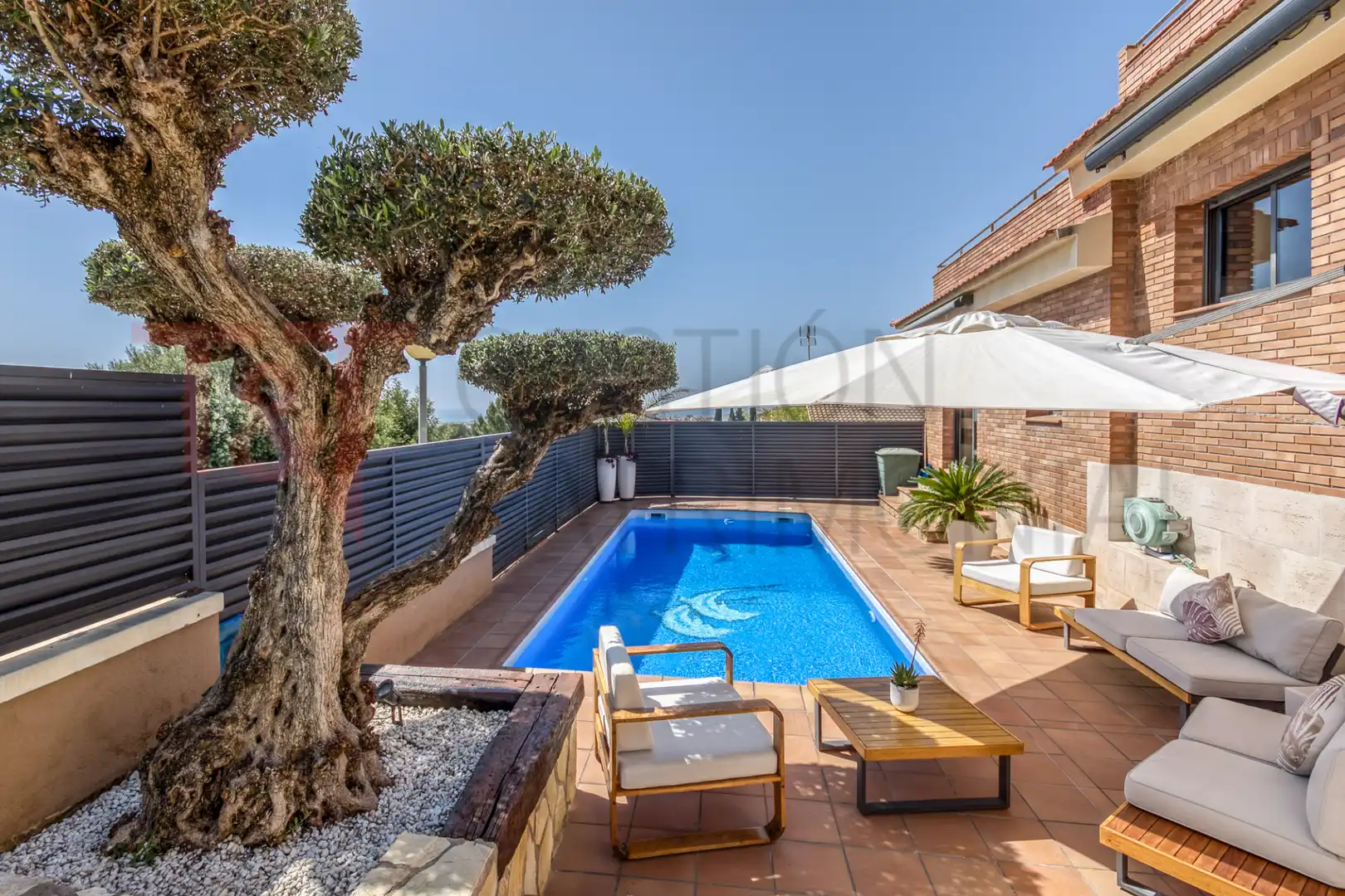 Piscina de Casa o chalet en venta en Vilanova i la Geltrú con Aire acondicionado, Calefacción y Terraza