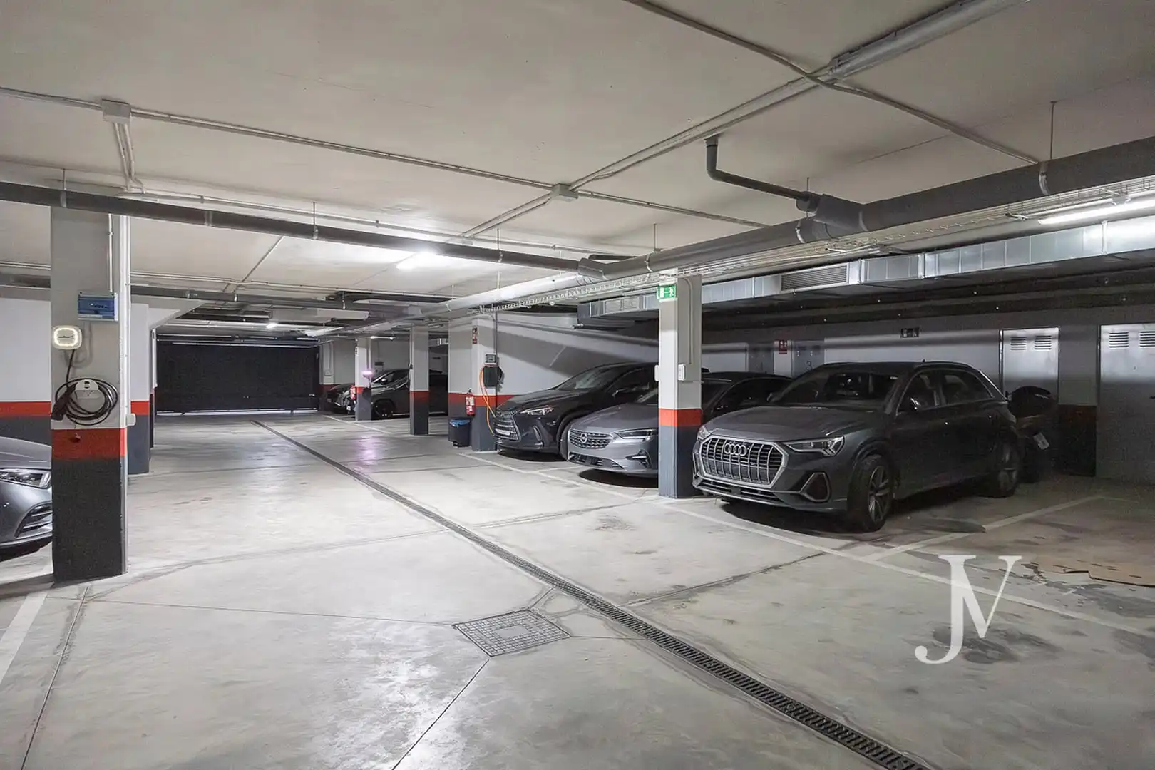 Parking de Piso en venta en Majadahonda con Aire acondicionado, Calefacción y Jardín privado