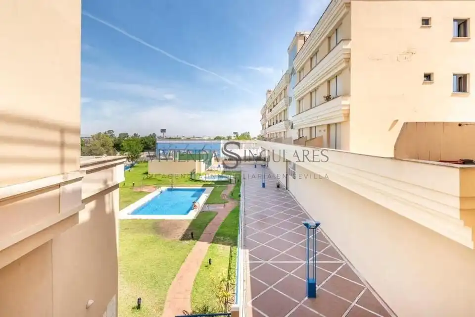 Terraza de Estudio en venta en Sevilla con Aire acondicionado, Calefacción y Jardín privado
