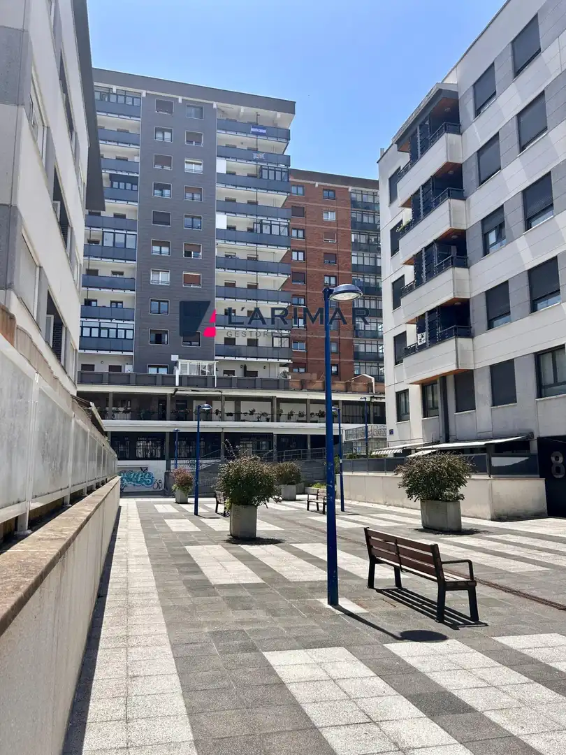 Vista exterior de Dúplex en venda en Errenteria amb Calefacció, Terrassa i Traster
