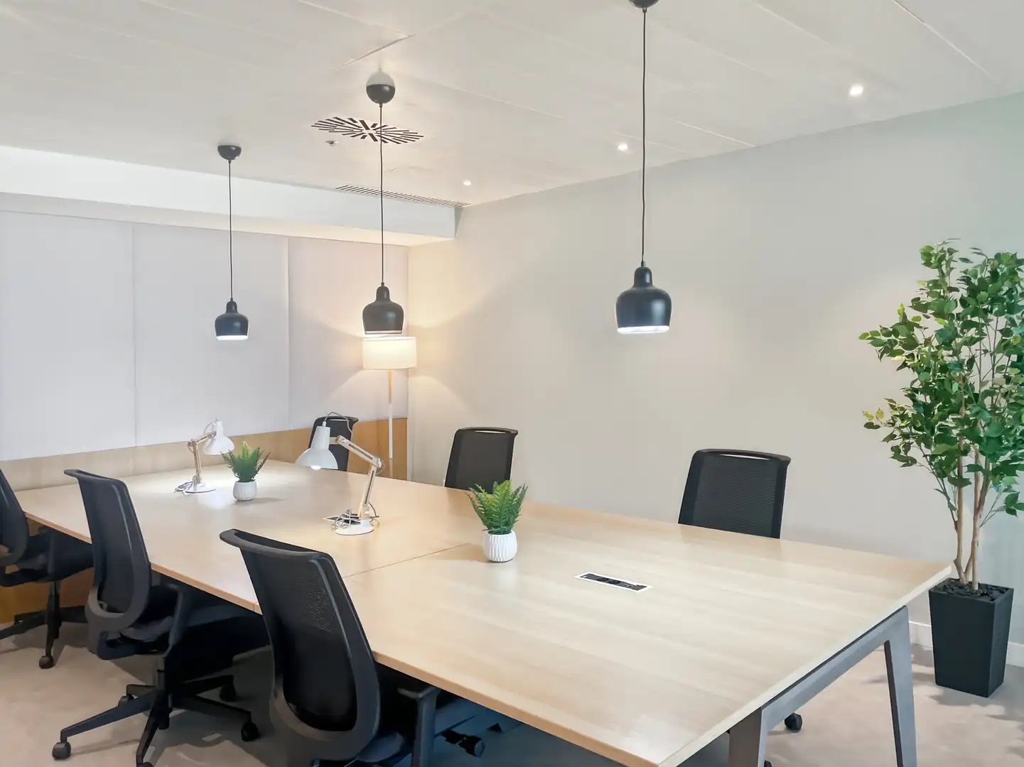 Büro zur Miete in Barcelona mit Klimaanlage, Heizung und Möbliert