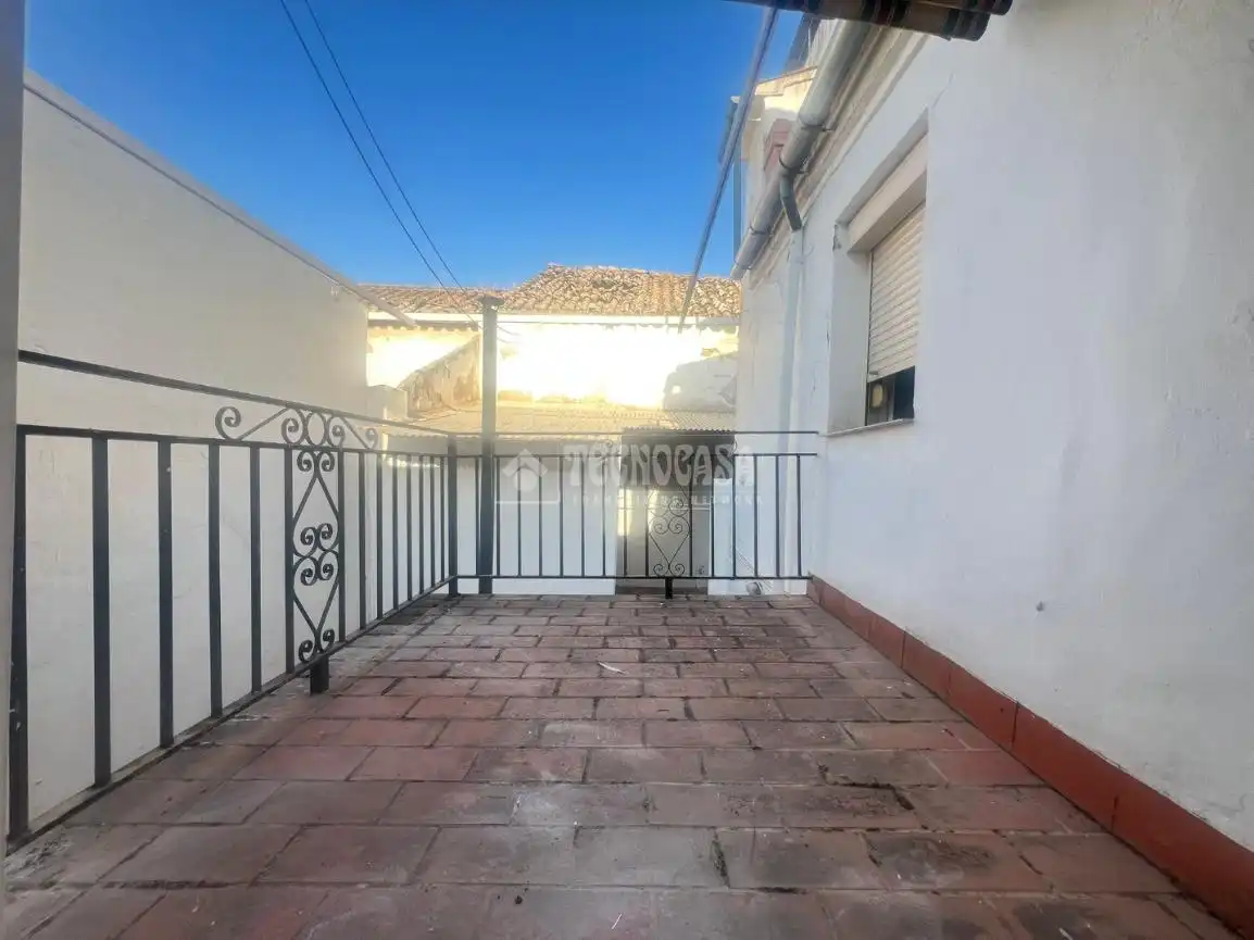 Vista exterior de Casa o xalet en venda en Puente Genil amb Aire condicionat, Calefacció i Balcó