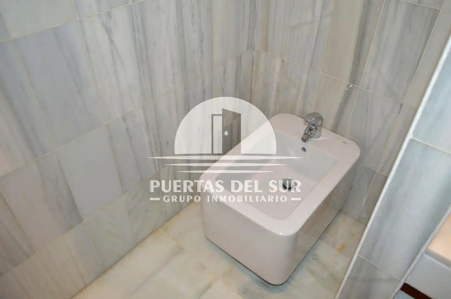 Bathroom of Ground floor for sale in Rota  with Air Conditioner