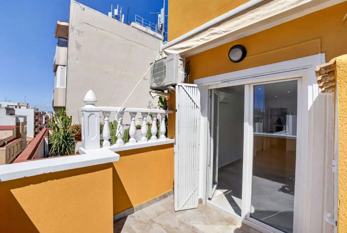 Vista exterior de Ático en venta en Torrevieja con Terraza