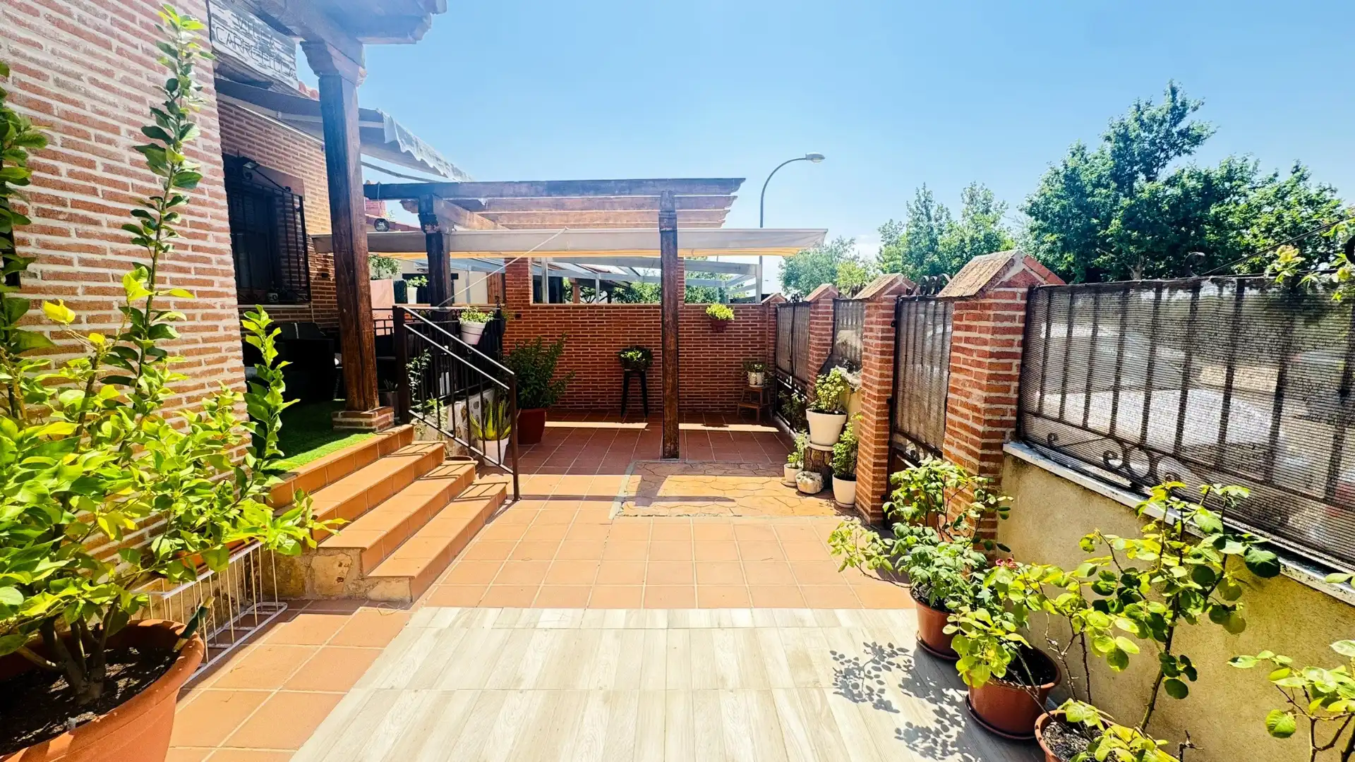 Terrassa de Casa o xalet en venda en Cedillo del Condado amb Aire condicionat, Calefacció i Jardí privat