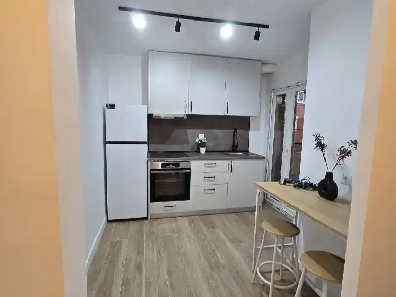 Kitchen of Flat for rent in  Madrid Capital  with Air Conditioner