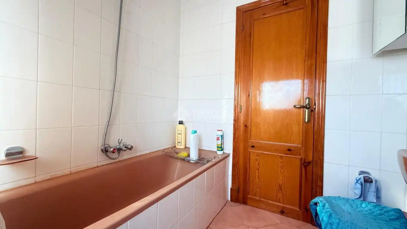 Baño de Casa adosada en venta en Camarena con Calefacción, Trastero y Piscina comunitaria