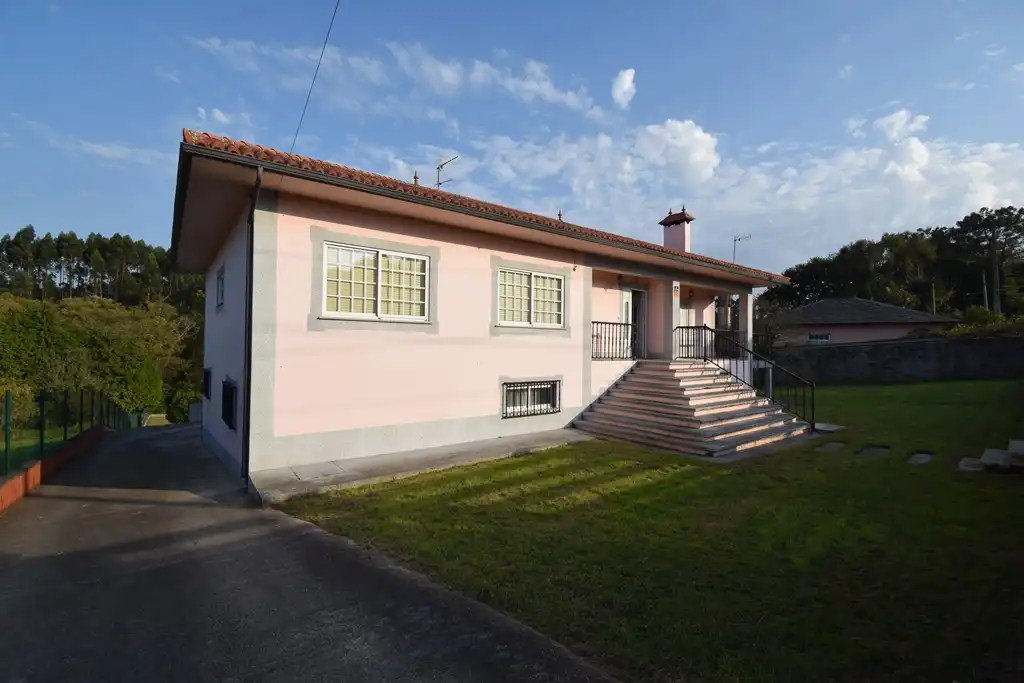 Vista exterior de Casa o xalet en venda en Fene amb Jardí privat, Terrassa i Moblat