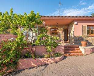 Vista exterior de Casa o xalet en venda en Coín amb Aire condicionat, Terrassa i Piscina