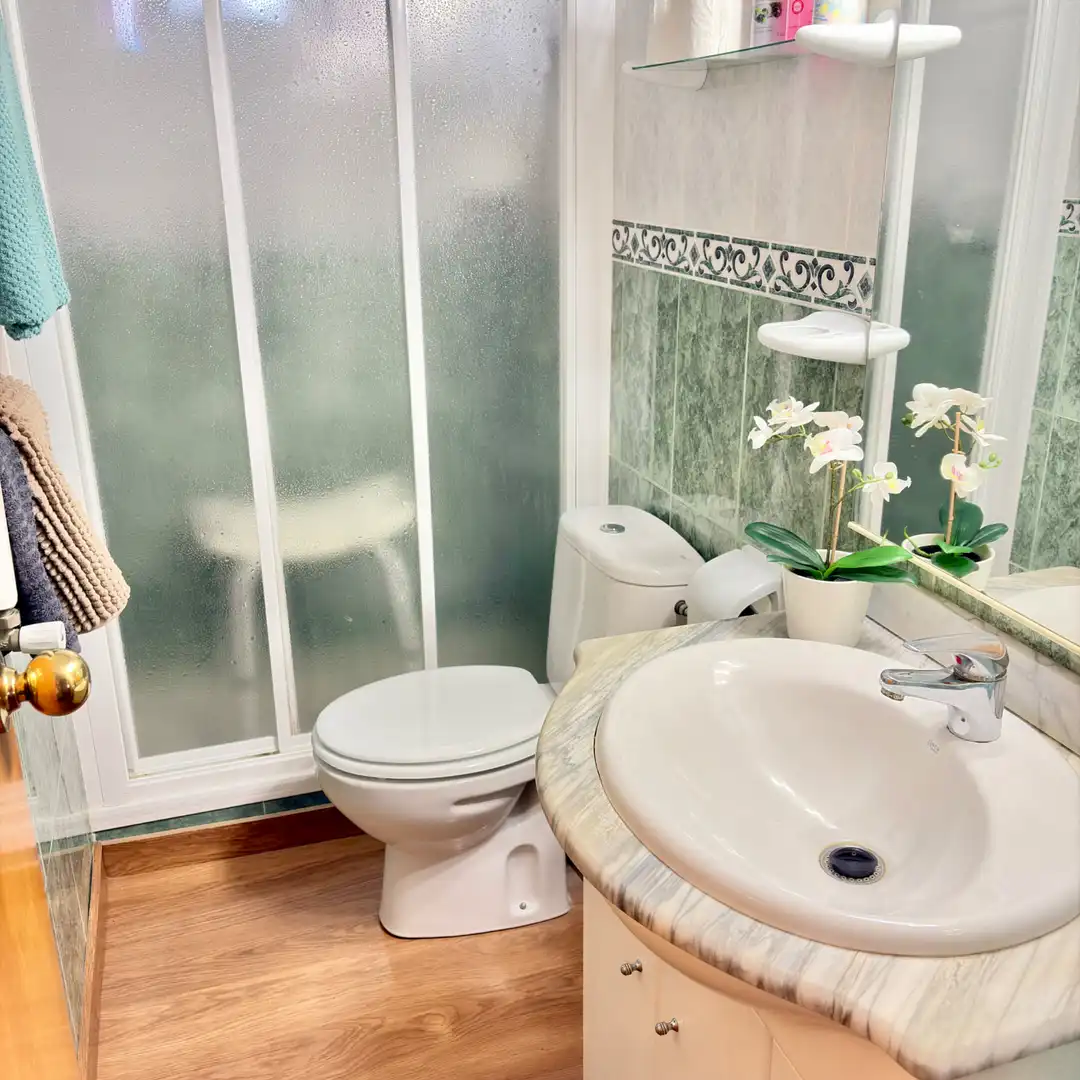 Bathroom of Flat for sale in Sant Boi de Llobregat  with Air Conditioner, Heating and Furnished