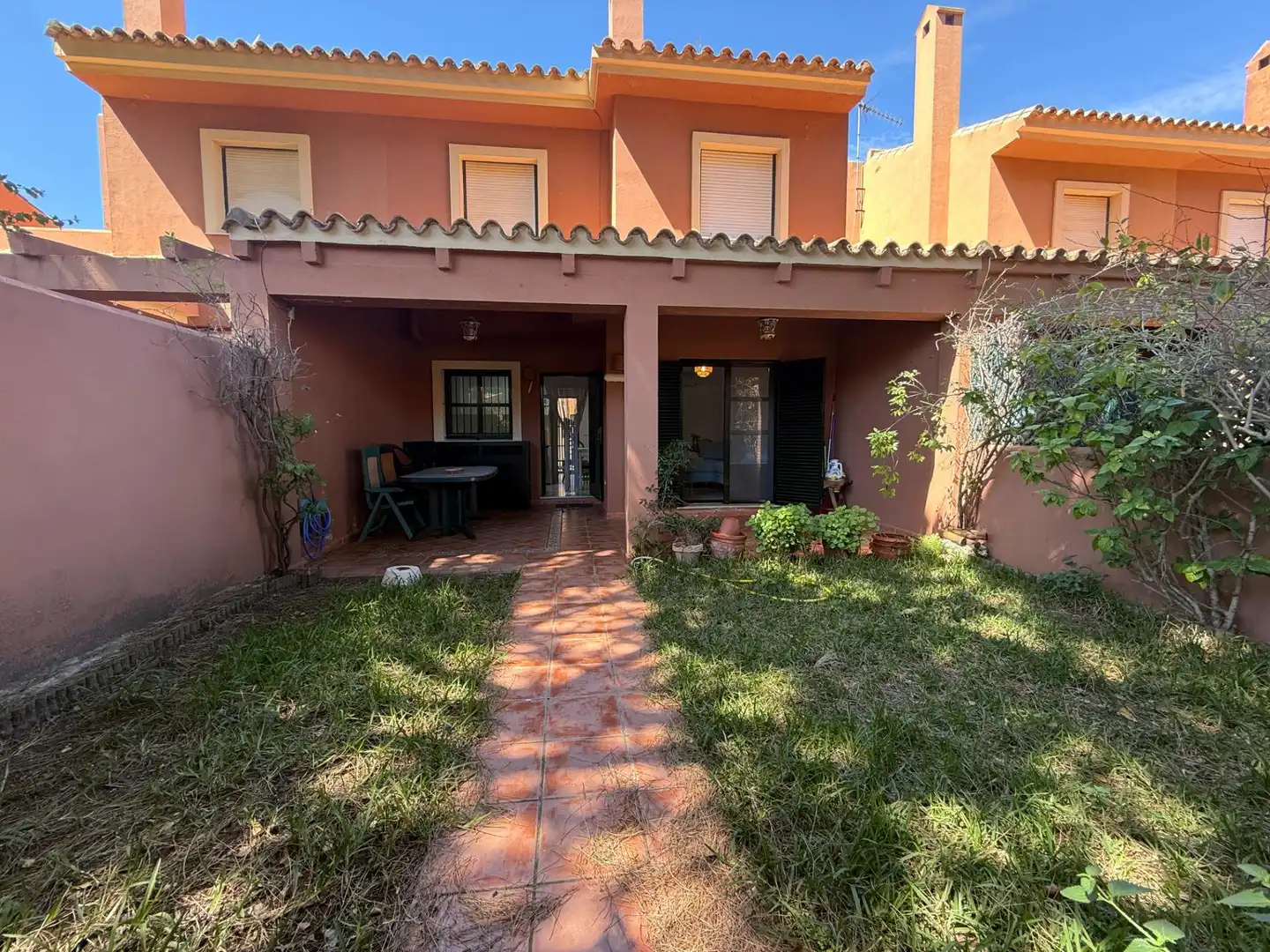 Jardí de Casa adosada en venda en Chiclana de la Frontera amb Piscina comunitària