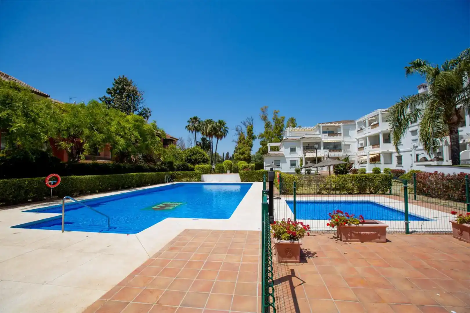 Jardí de Apartament de lloguer en Marbella amb Aire condicionat, Piscina i Balcó