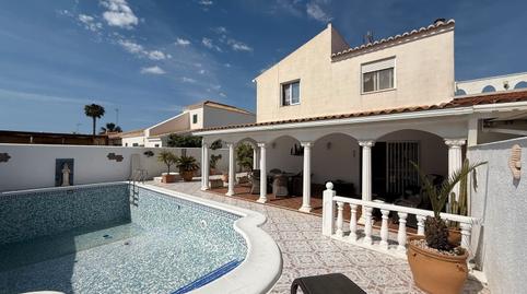 Foto 3 de Casa adosada en venda a Calle Salvador de Madariaga, Zona Carrefour - Urbanizaciones, Torrevieja