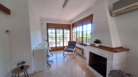 Foto 3 de Casa adosada en venta en Sant Esteve Sesrovires, Barcelona