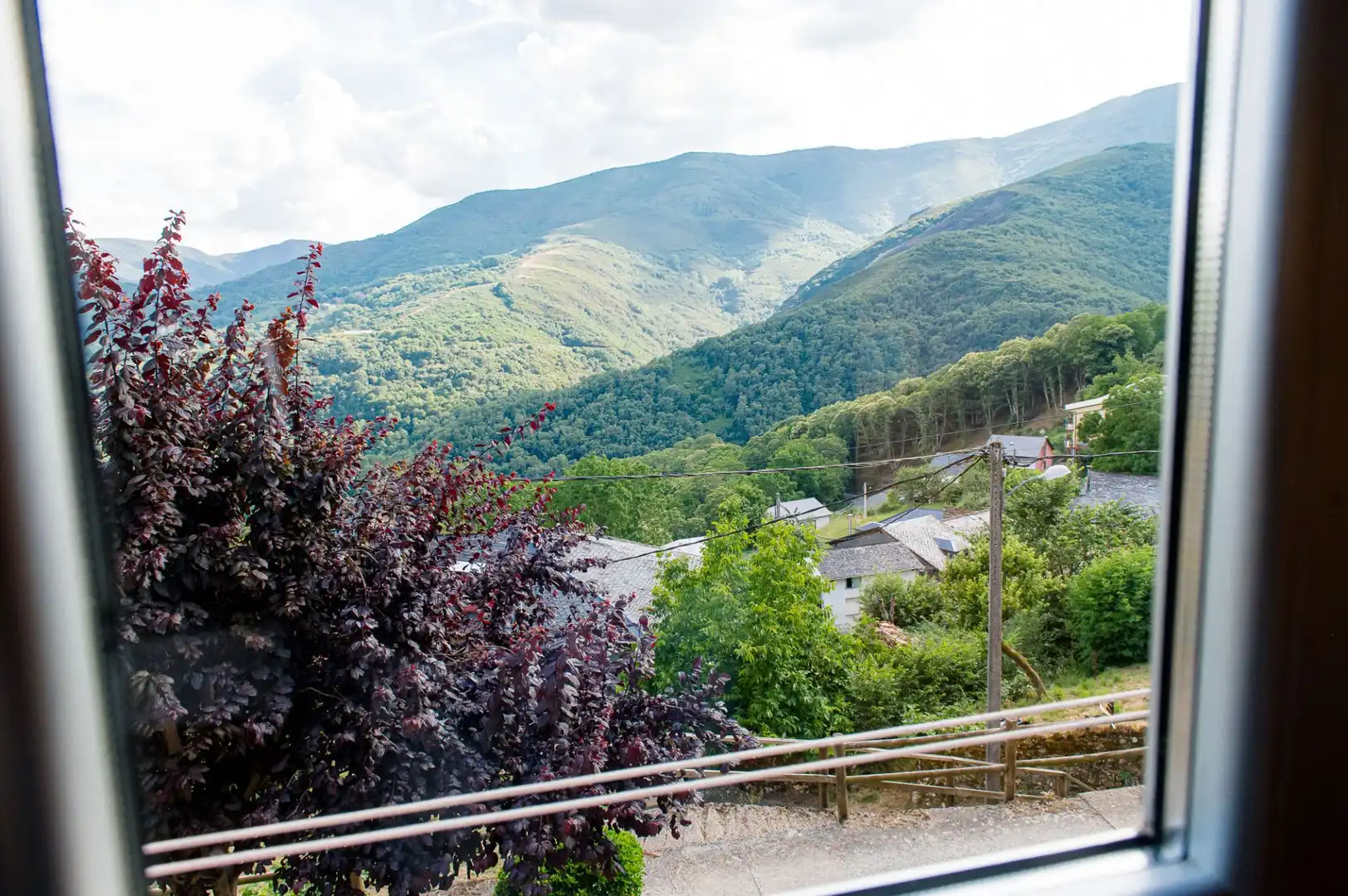 Vista exterior de Casa o chalet en venta en Vega de Valcarce con Calefacción, Jardín privado y Terraza