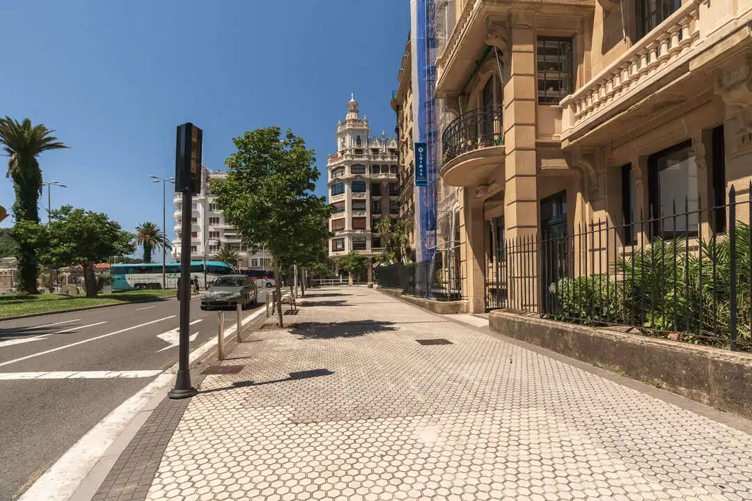 Vista exterior de Piso en venta en Donostia - San Sebastián  con Aire acondicionado y Alarma