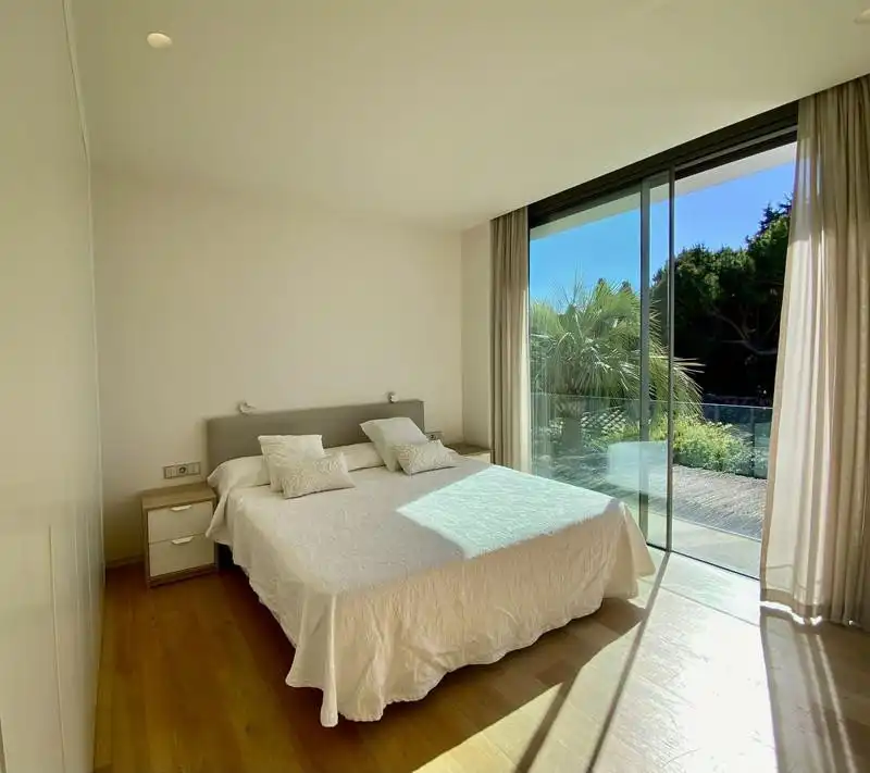 Dormitori de Casa adosada de lloguer en Marbella amb Aire condicionat, Calefacció i Jardí privat