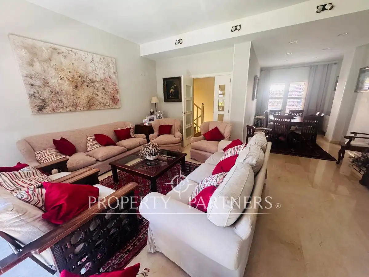 Sala de estar de Casa adosada en venta en Rocafort con Aire acondicionado, Calefacción y Piscina