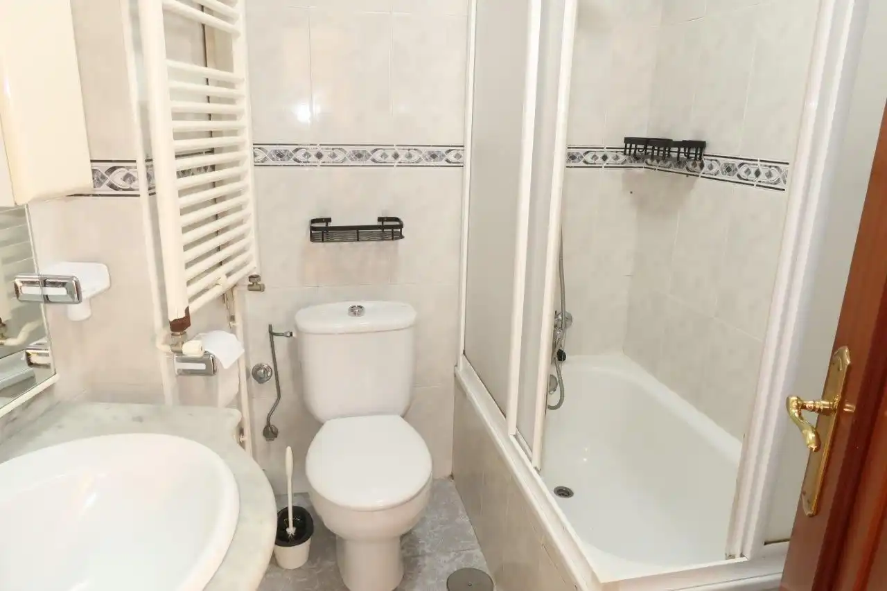 Bathroom of Flat for sale in A Coruña Capital   with Heating, Storage room and Furnished