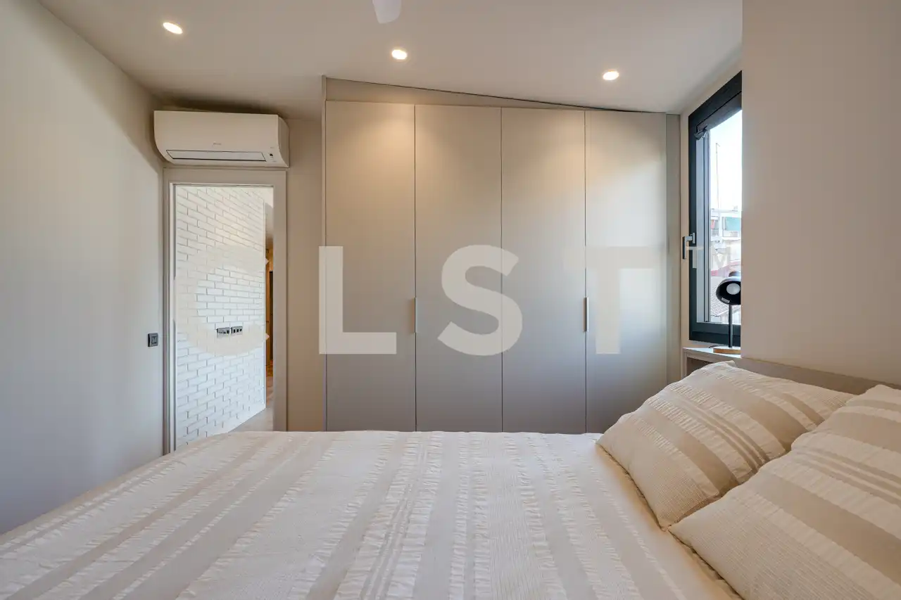 Dormitori de Apartament de lloguer en Barcelona amb Aire condicionat, Calefacció i Parquet
