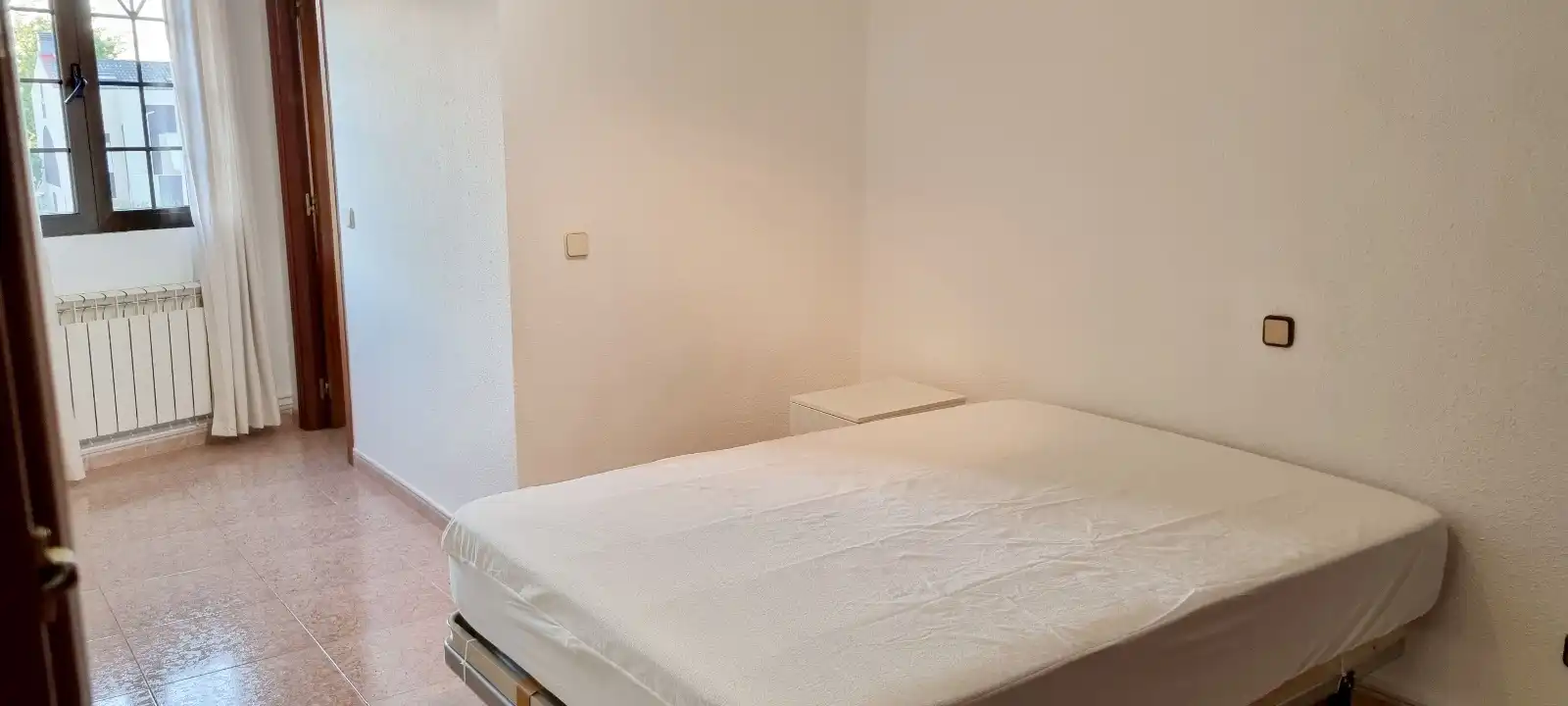 Dormitori de Casa adosada en venda en Villaviciosa de Odón amb Aire condicionat, Calefacció i Jardí privat