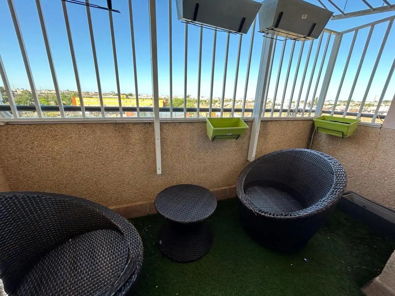 Terraza de Piso de alquiler en Dos Hermanas con Aire acondicionado y Terraza