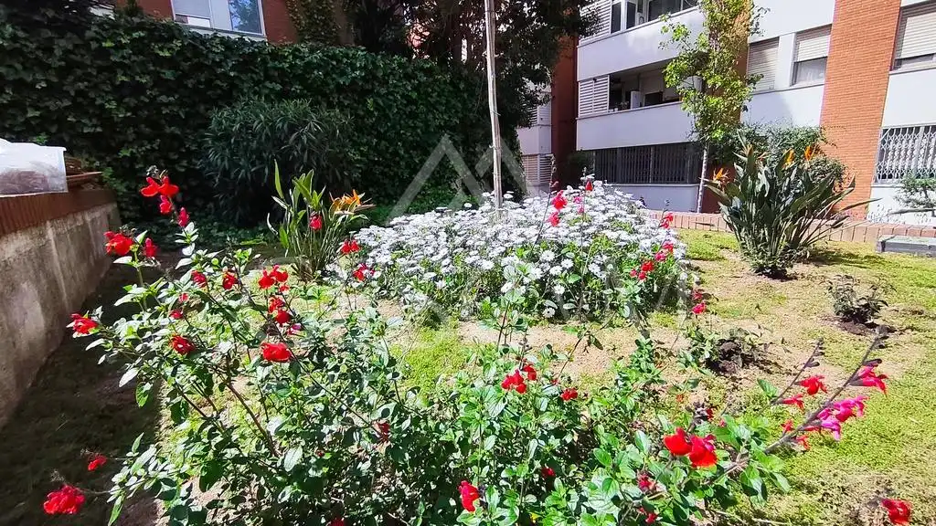 Jardín de Piso en venta en Sant Joan Despí con Parquet, Terraza y Balcón