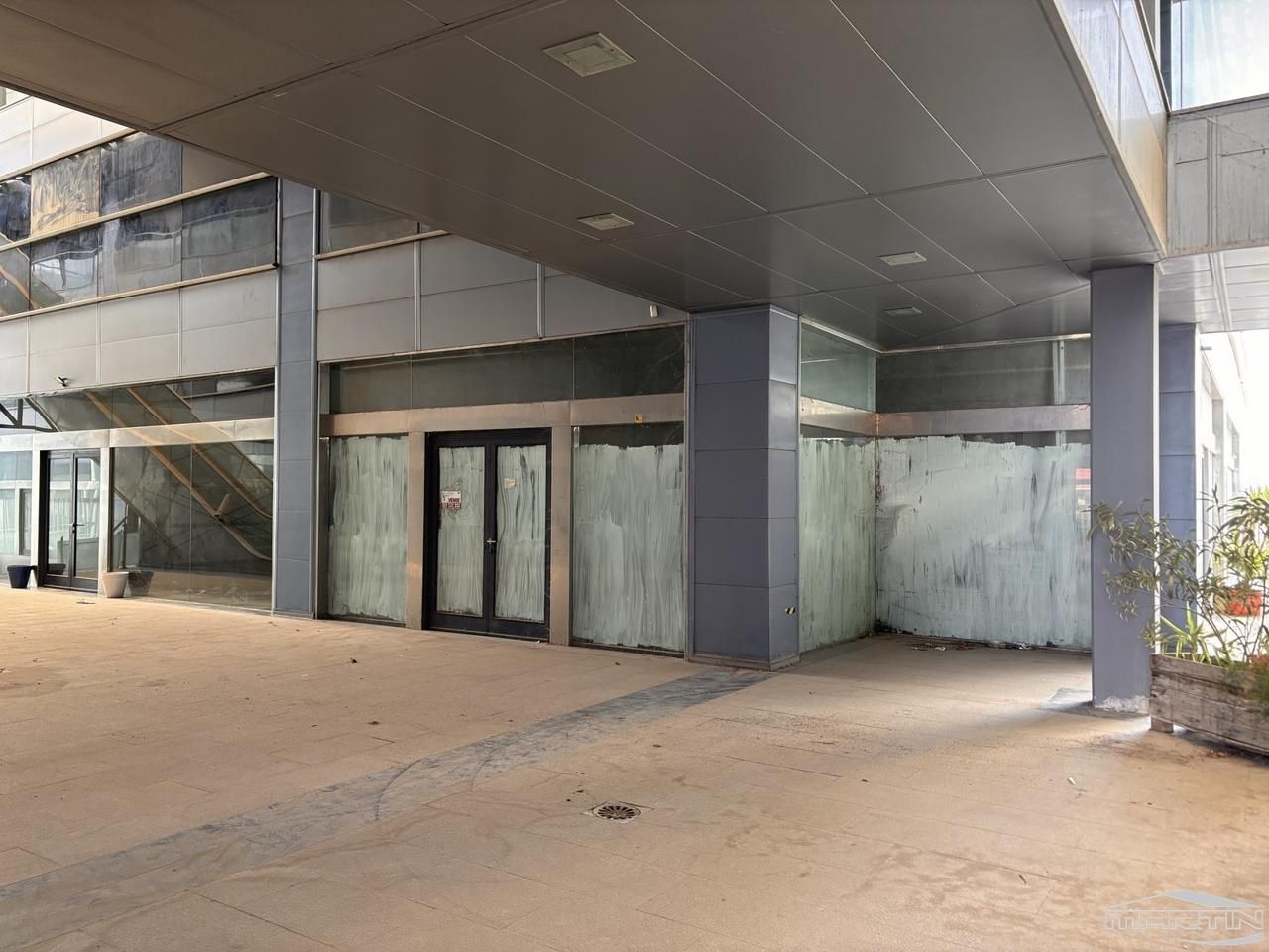 Vista exterior de Local en venda en Lucena