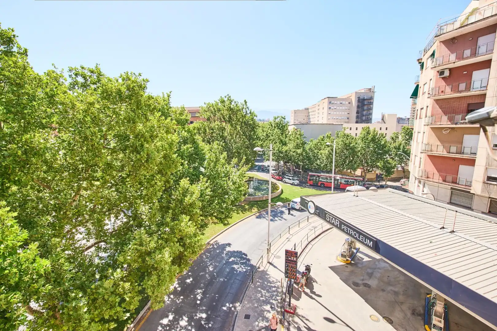 Vista exterior de Piso en venta en Granada con Calefacción