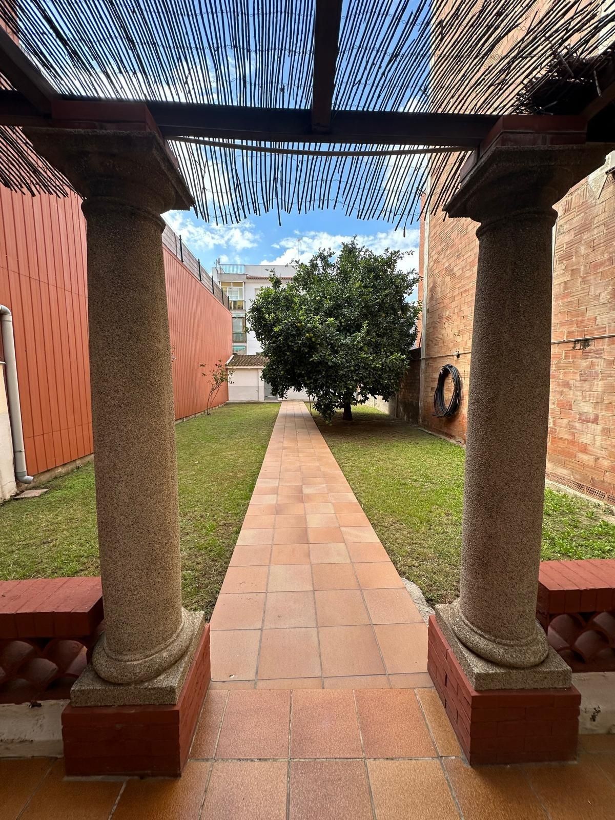Casa o xalet en venda en Cornellà de Llobregat amb Calefacció, Jardí privat i Terrassa