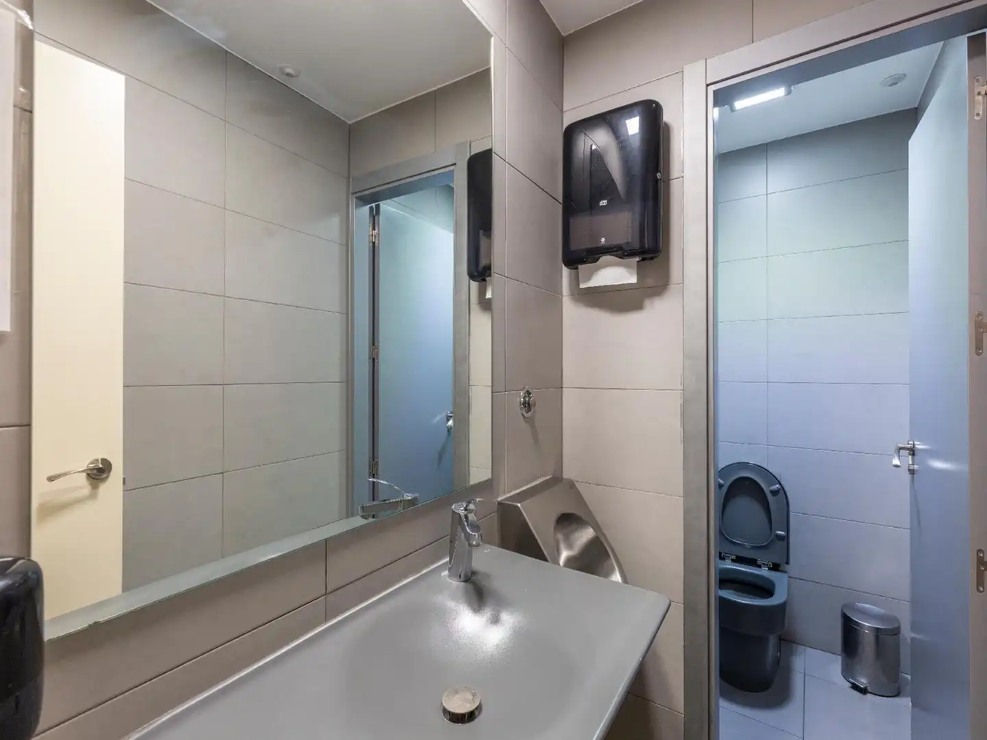 Baño de Local en venta en Madrid