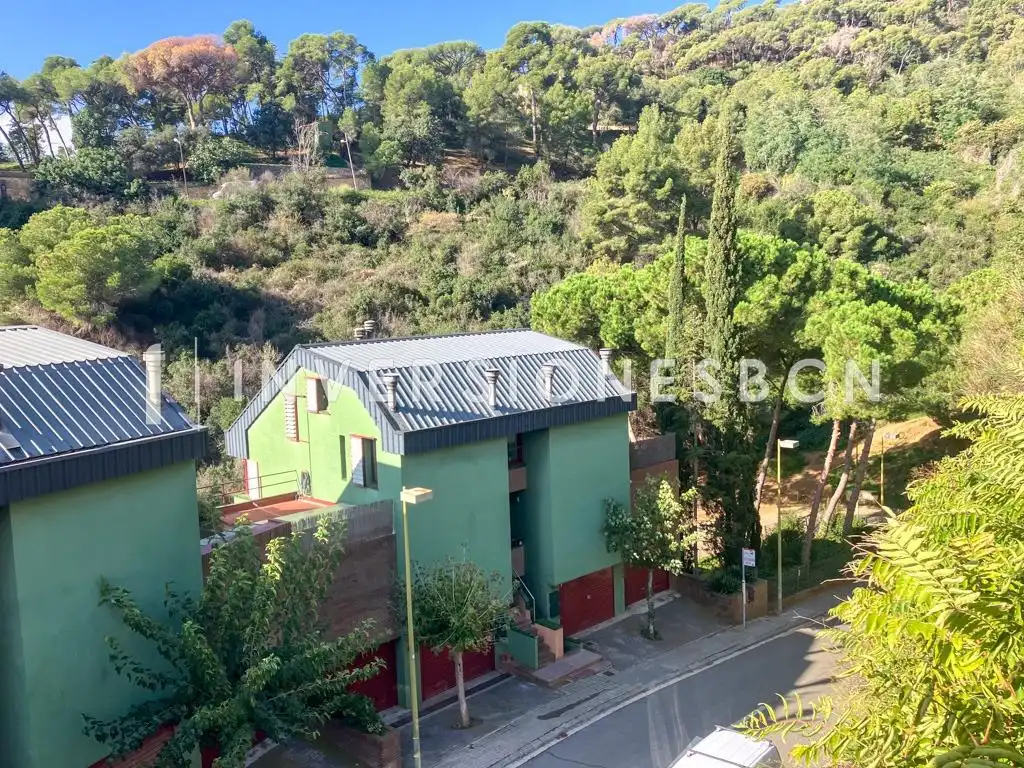 Exterior view of Detached homes for rent in Barcelona  with Terrace and Community pool