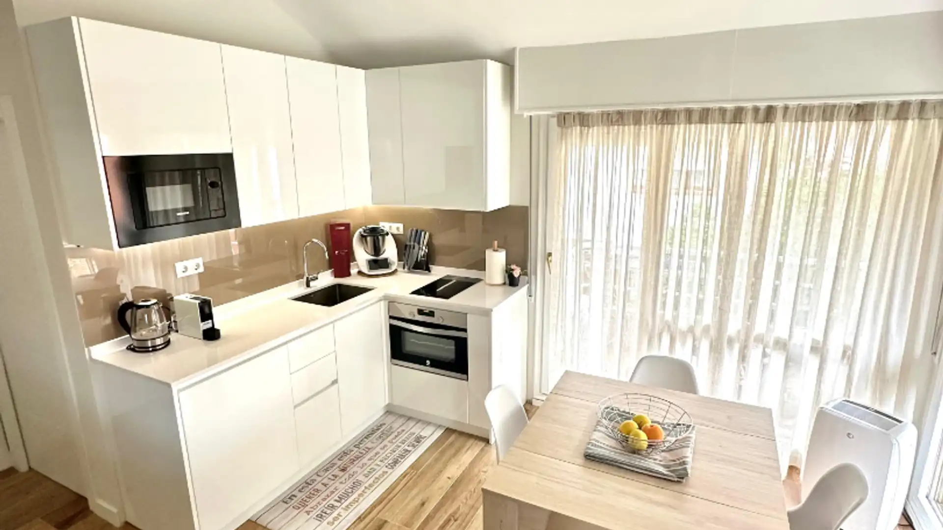 Cocina de Apartamento de alquiler en Laredo con Calefacción, Jardín privado y Terraza