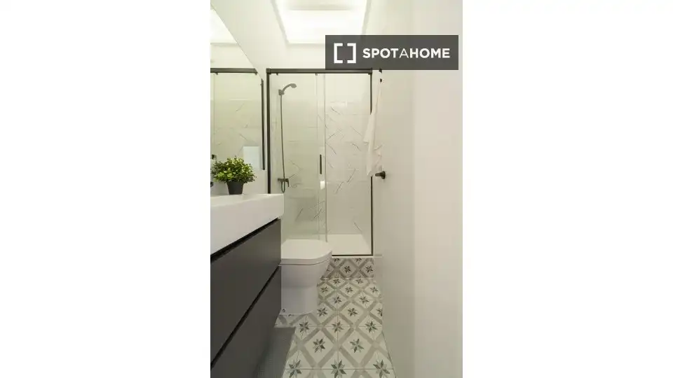 Bathroom of Flat for share in Eixample