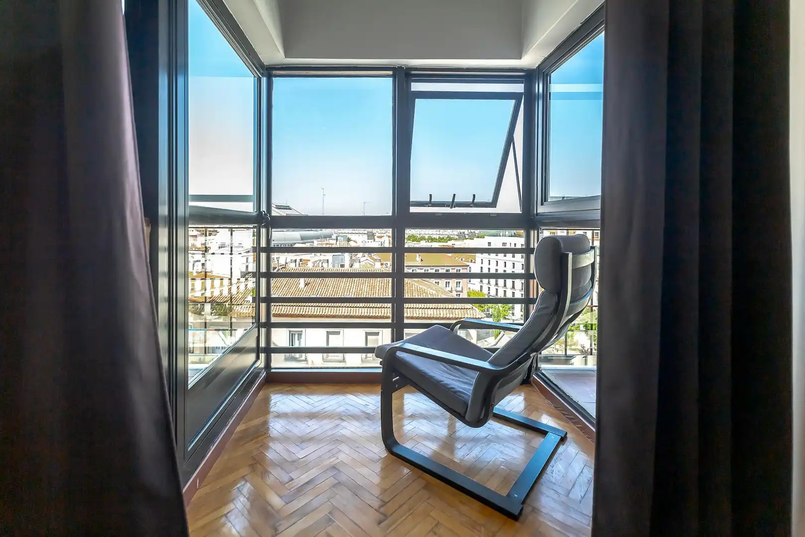 Balcony of Flat for rent in Madrid  with Air Conditioner, Heating and Furnished