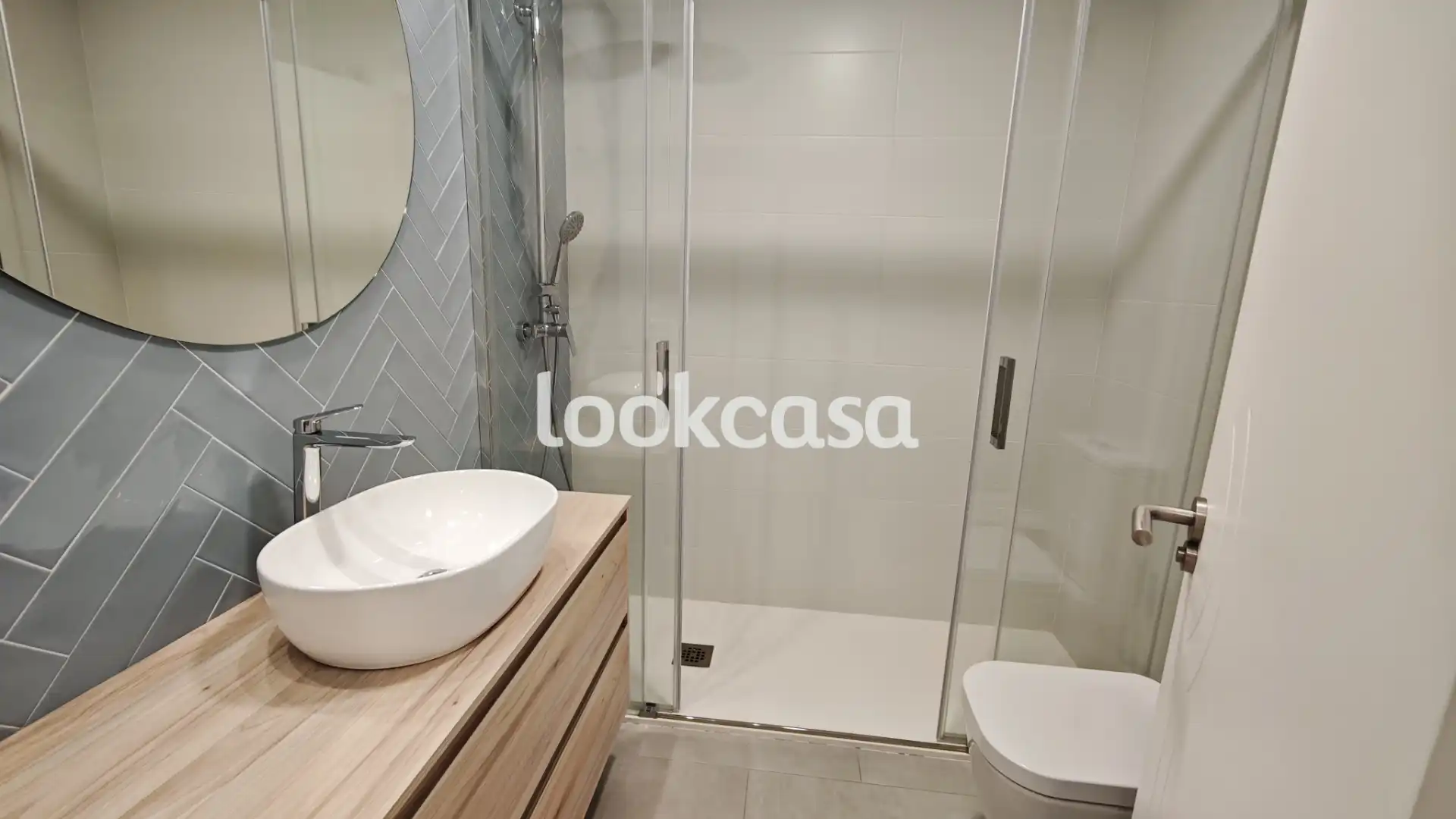 Baño de Piso en venta en Poio con Calefacción, Parquet y Horno